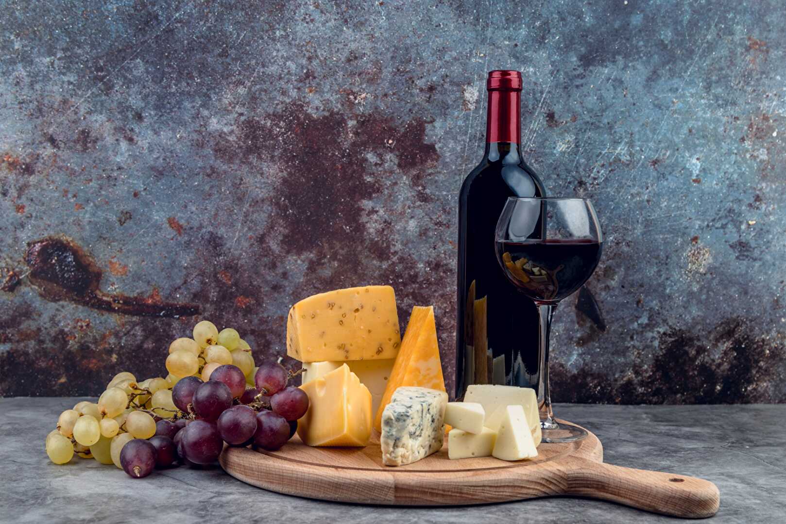 Quel vin avec plateau de fromage : Accords parfaits et erreurs à éviter