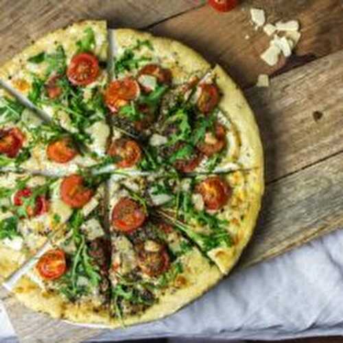 PIZZA ITALIENNE TOMATES CERISE PARMESAN ET ROQUETTE