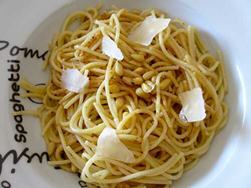 Spaghetti au pesto d’été et pignons de pin