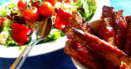 Tempeh BBQ pour accompagner une salade grecque