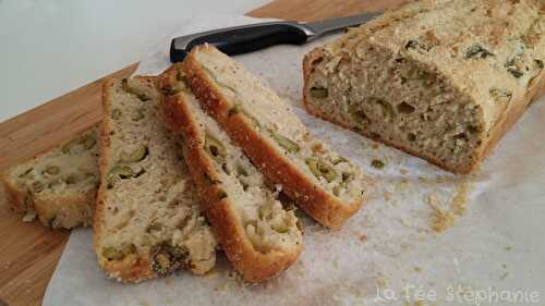 Cake aux olives vertes et graines de pavot, farine d'épeautre