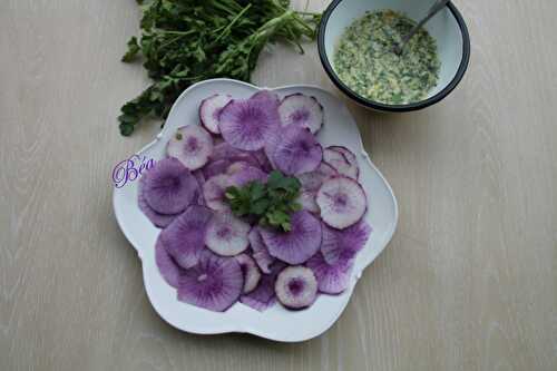 Carpaccio de radis violet vinaigrette à l'oeuf dur