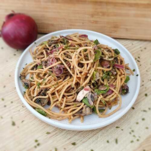 Spaghettis aux champignons, poivrons et oignons rouges (516 Kcal)