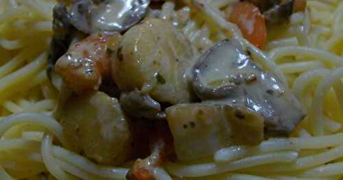 Spaghetti aux crevettes et noix de saint jacques à l'indienne