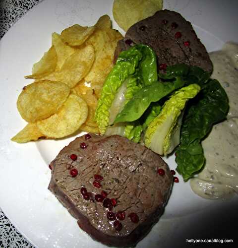 Tournedos - Filet de boeuf sauce roquefort + salade vinaigrette