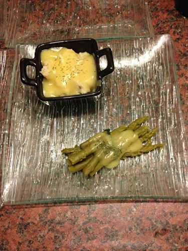 Cassolette à la raie et au merlu blanc, et son fagot d'asperges vertes chaudes sauce au beurre blanc