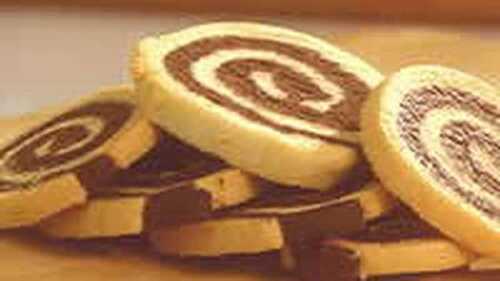 Biscuit roulé au cacao et à la vanille - délicieux gâteau pour votre goûter