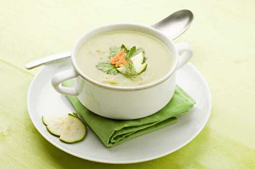 Velouté de courgette au kiri - une soupe pour votre entrée ou dîner.