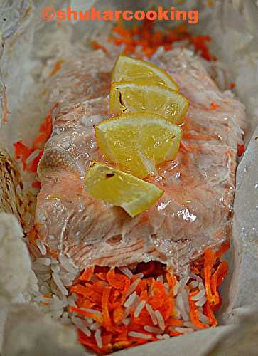 Saumon en papillote de riz et carottes