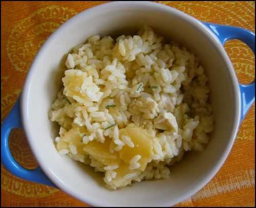 Salade de riz au poulet et ananas