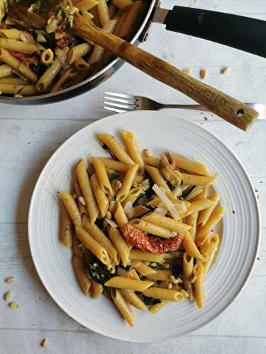 One pot pasta aux épinards et aux tomates séchées