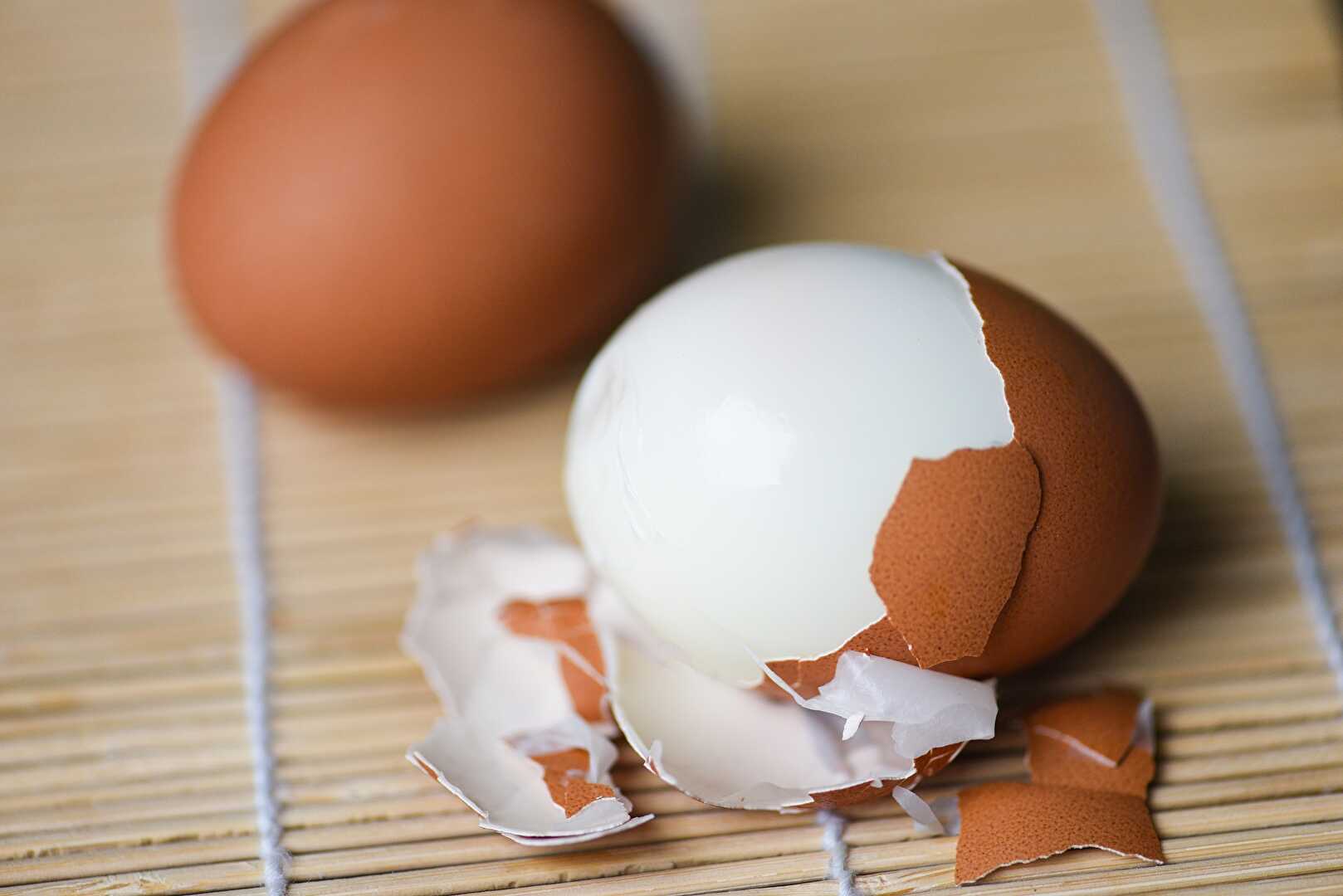 Les 4 techniques pour écaler un œuf dur de manière facile et efficace