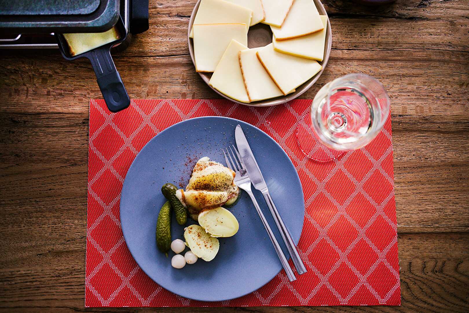 Les trois ténors de la raclette : les vins idéaux pour accompagner votre fromage fondu