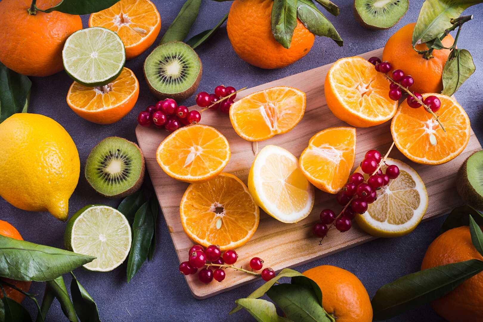 Les 5 fruits incontournables de l'été : nature, bienfaits et saveurs estivales