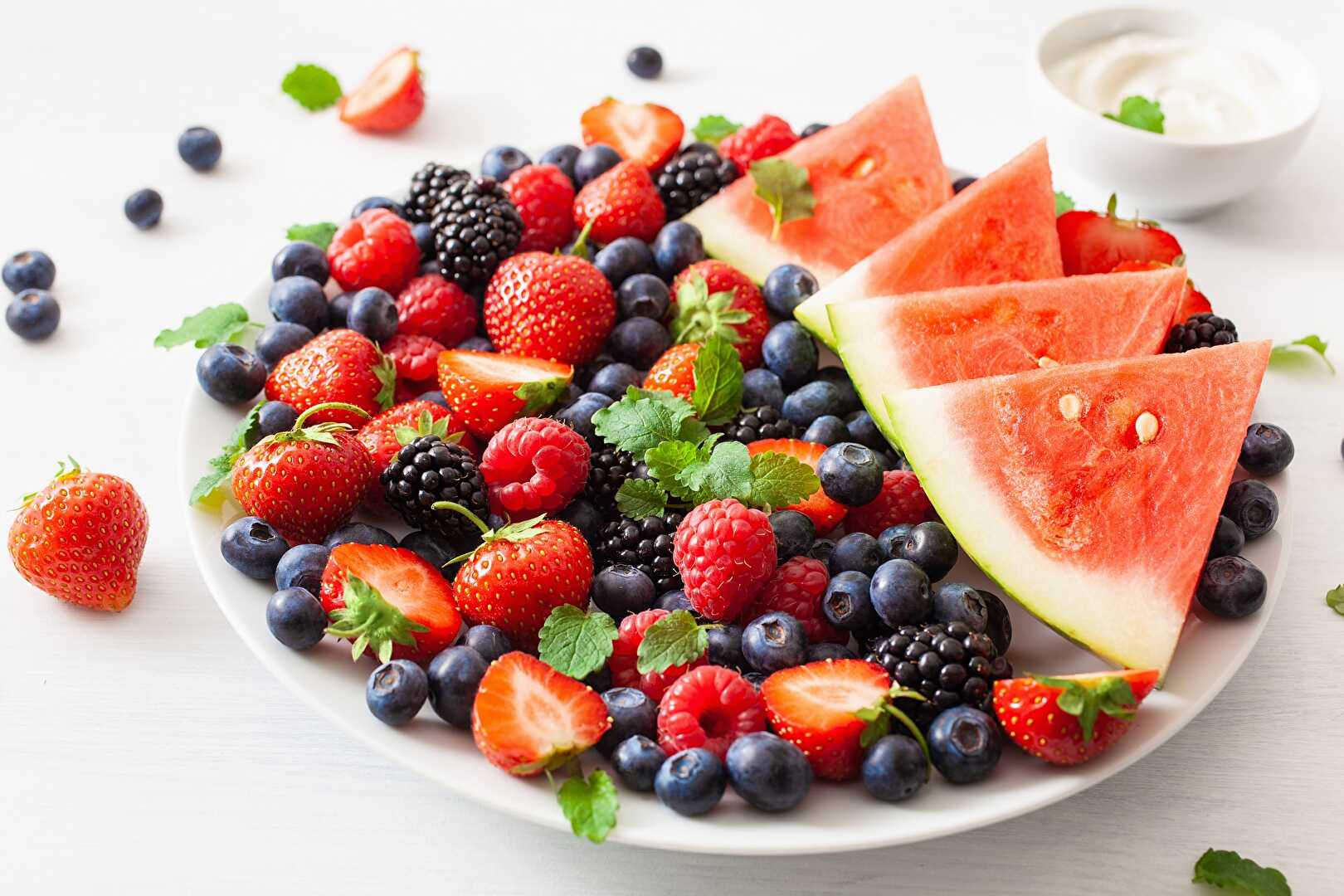 Les 5 Fruits les Moins Caloriques : Faibles en Calories, Riches en Nutriments