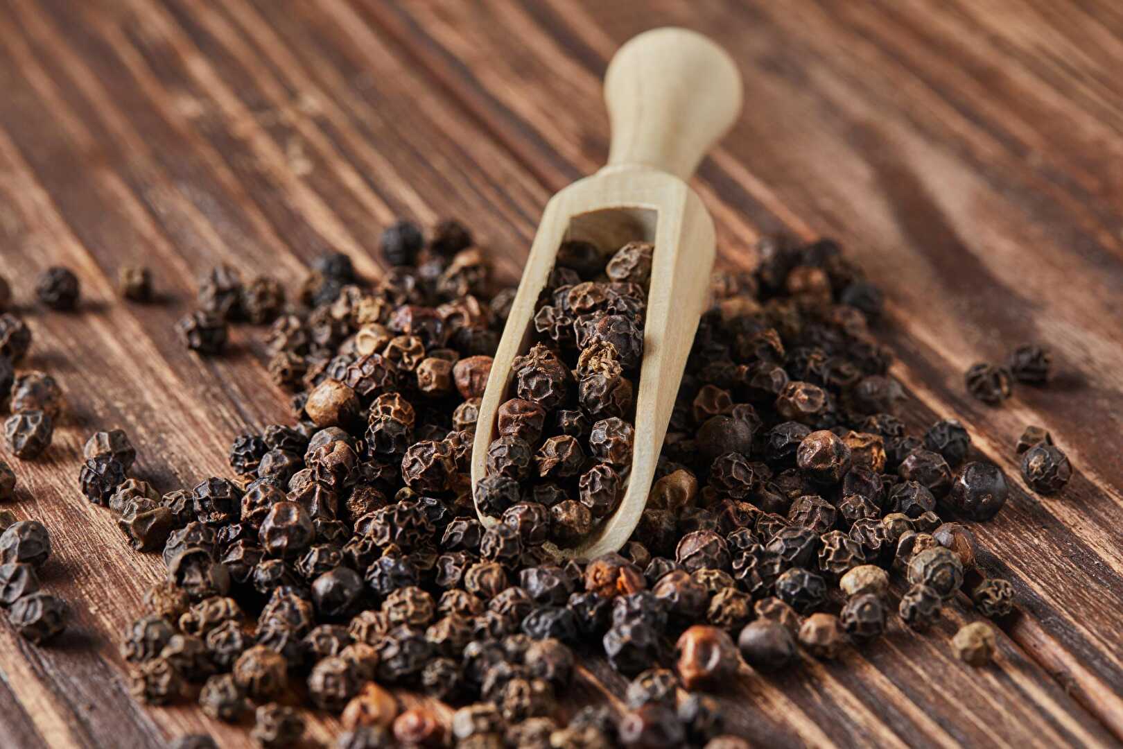 Découvrez le potentiel insoupçonné du poivre noir en grains dans votre cuisine quotidienne
