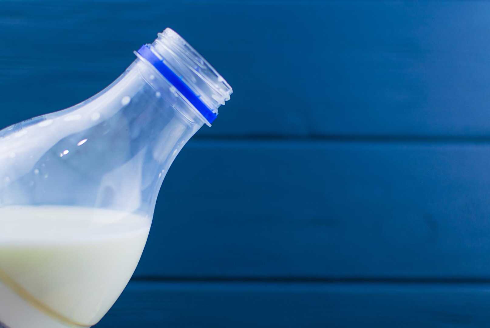 Peut-on vraiment boire du lait périmé ?