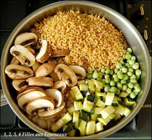 One pot pasta courgettes, petits pois, champignons