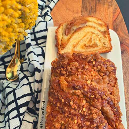 Babka à la crème d’amandes, praliné noisettes & streusel à la cannelle