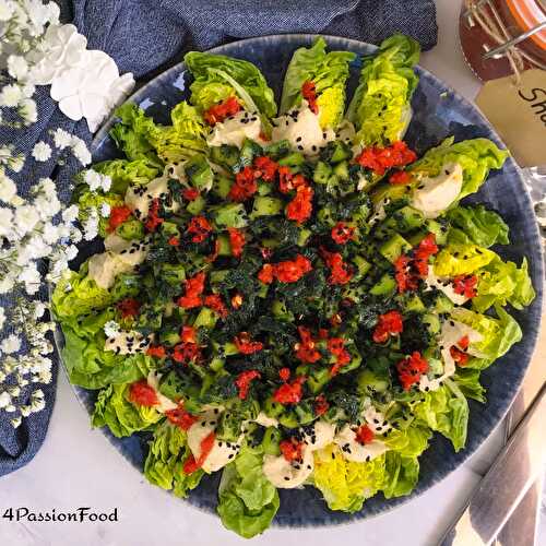 Salade de laitue à la crème d’aubergine fumée au yaourt, concombre aux herbes & Shatta - Sami Tamimi