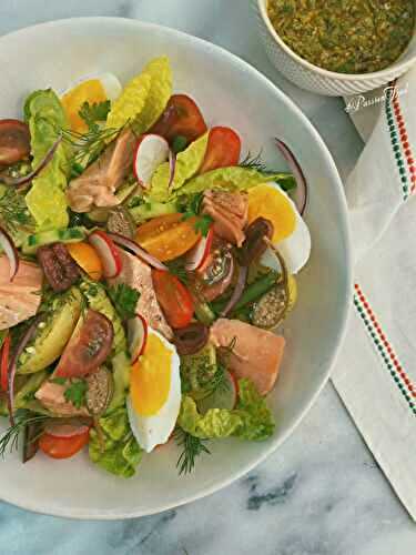 Niçoise au saumon, vinaigrette au za’atar et citron confit.
