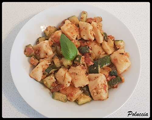 Gnocchi au pesto rosso & courgettes croquantes