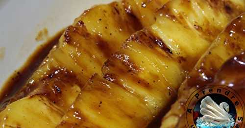 Ananas grillé au caramel épicé