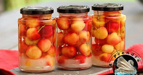 Bocaux de cerises à l'eau de vie