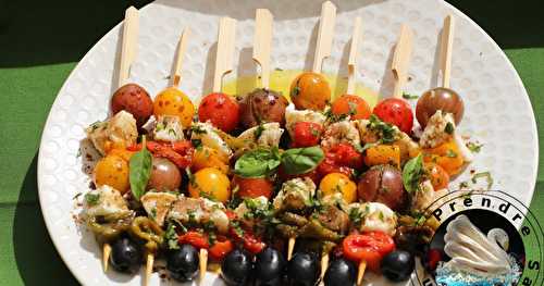 Brochettes tomates cerises, mozzarella et poivrons grillés