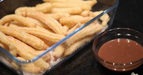 Churros et sauce au chocolat