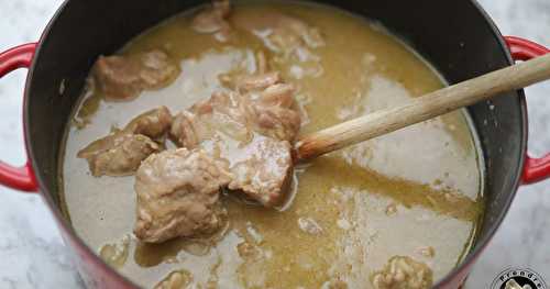 Cocotte de sauté de veau aux oignons