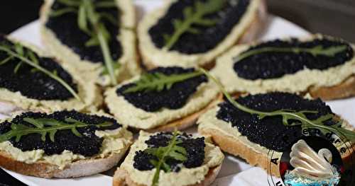 Crostini œufs de poisson mousse d'avocat