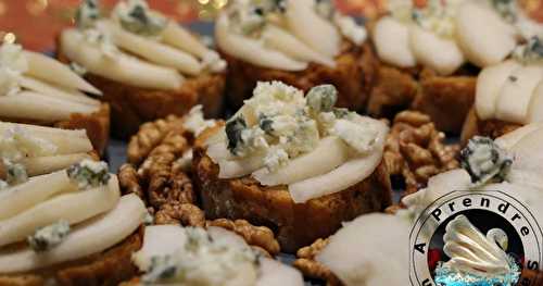 Crostinis fait maison au Roquefort, noix et poires