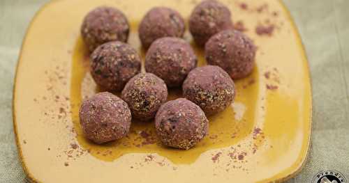 Energy balls cranberries acaï