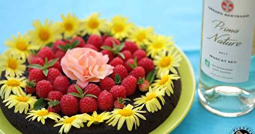 Fondant au chocolat noir, framboises et rose