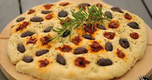 Fougasse aux olives tomates et romarin