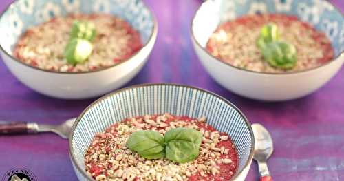 Gaspacho de betteraves au fromage et aux graines