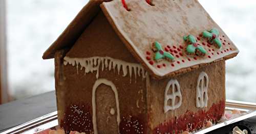 Maison en pain d'épices "feuilles de houx" (pas à pas en photos)