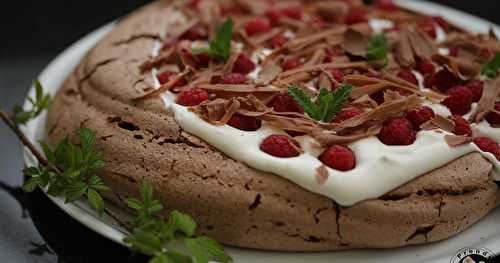 Pavlova au chocolat et aux framboises