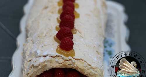 Pavlova roulée au citron et framboises