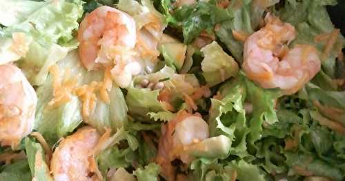 Salade de laitue aux carottes et crevettes