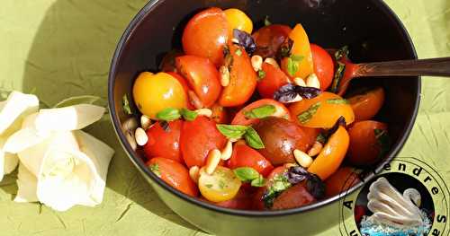 Salade de tomates multicolores aux pignons de pins grillés