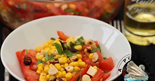 Salade tomates, maïs, gruyère aux noisettes grillées