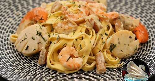 Tagliatelles avec cèpes, crevettes et coquilles Saint-Jacques