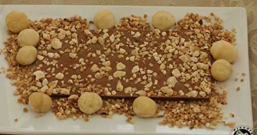 Tablette chocolat caramel aux noix de macadamia et praliné