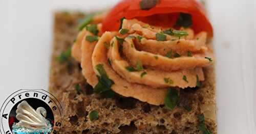 Pain de mie farine de seigle et graines, crème de thon tomates