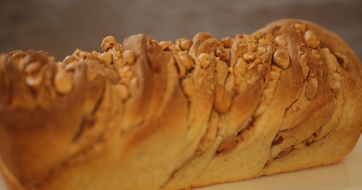 Brioche tressée en cake au beurre de cacahuètes 