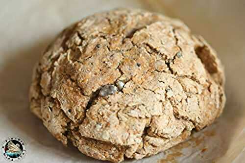 Pain cocotte complet sans pétrissage au levain et graines 