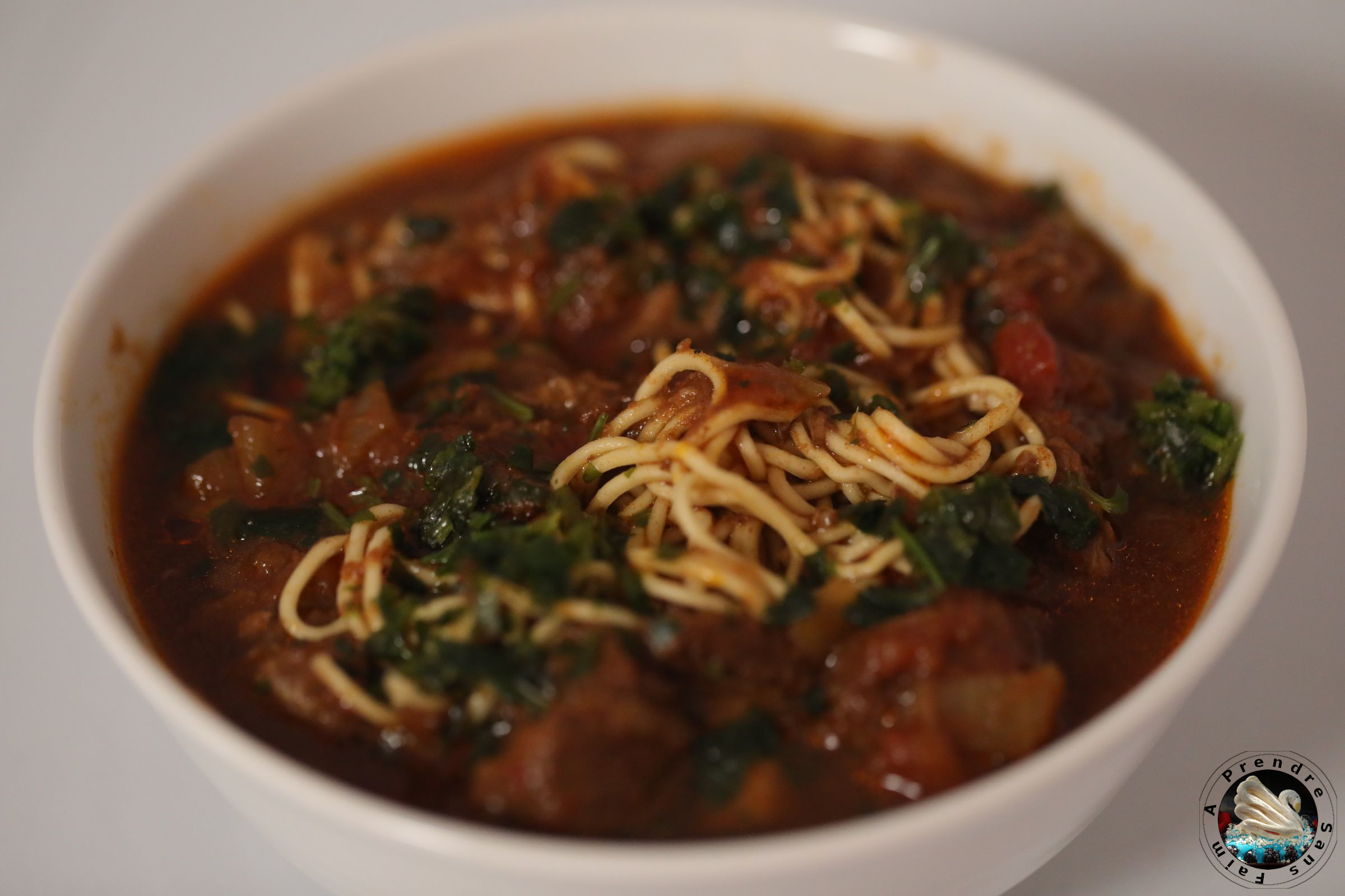 Soupe de nouilles au bœuf à la mijoteuse 