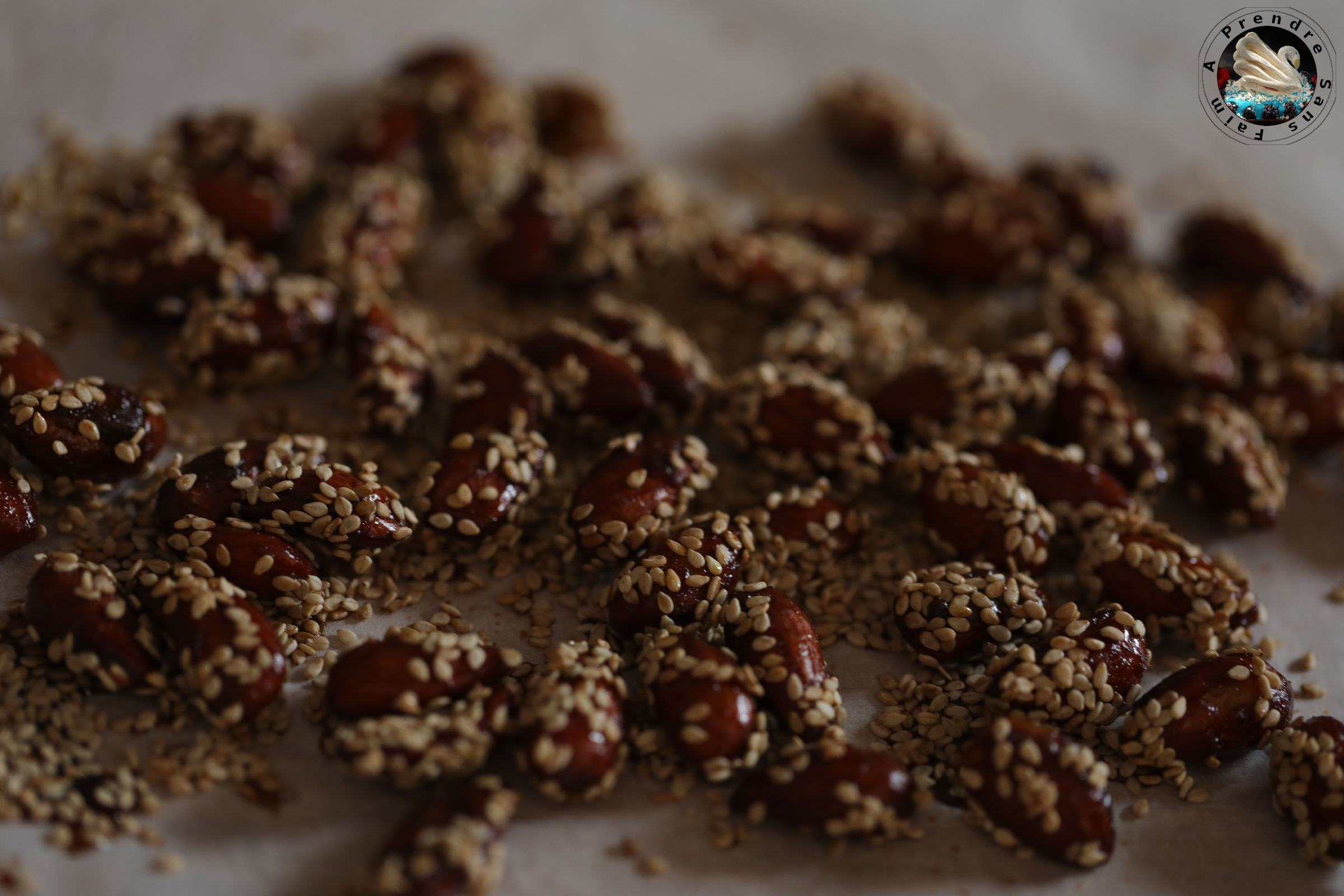 Amandes caramélisées aux graines de sésames au Air Fryer 